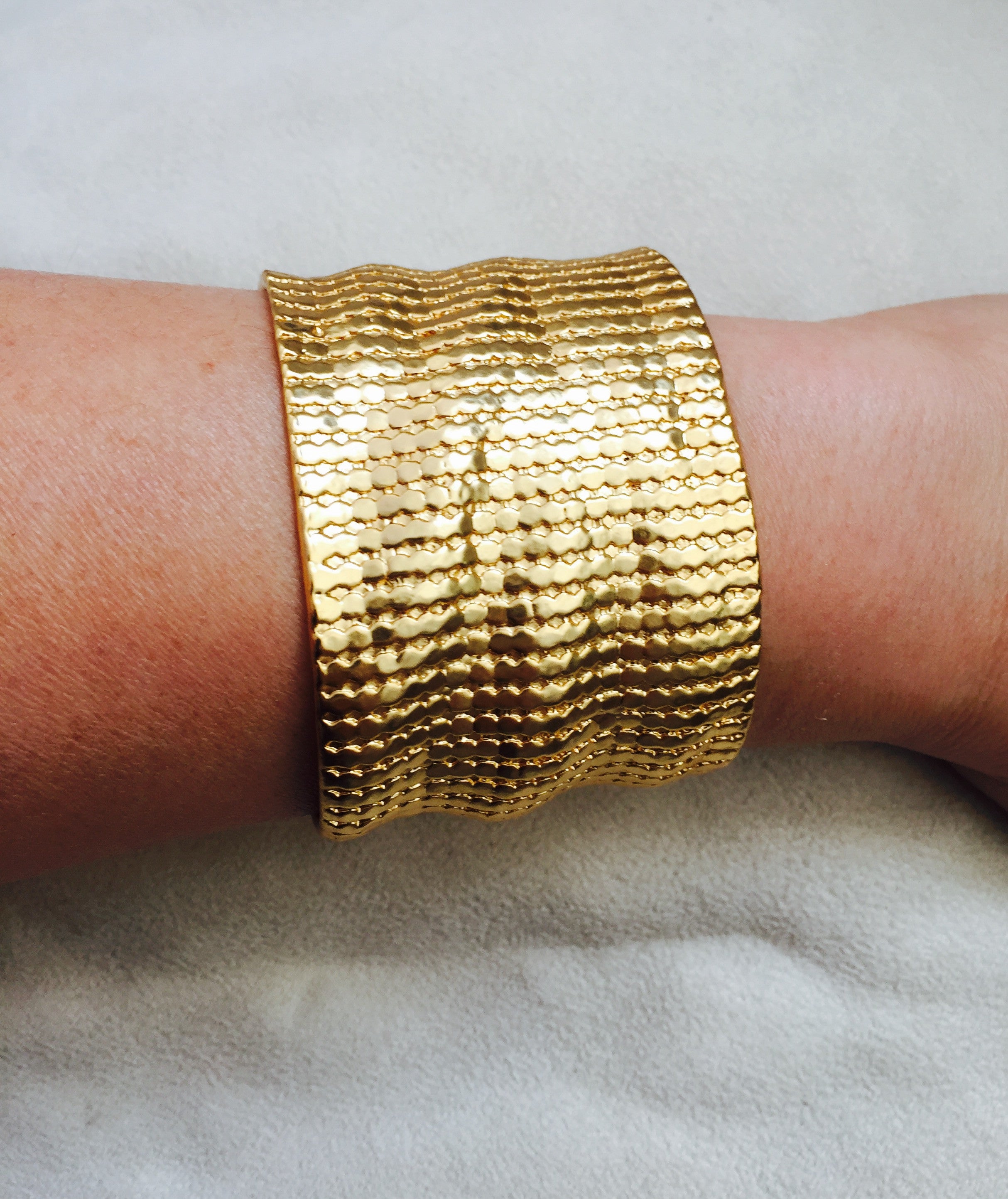 Elisabeth Gold Wavy Cuff - Karine Sultan - Bracelet - TOPGEARNY