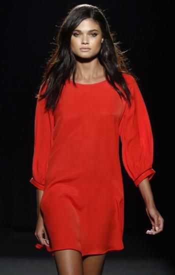 Plain tunic details in contrast